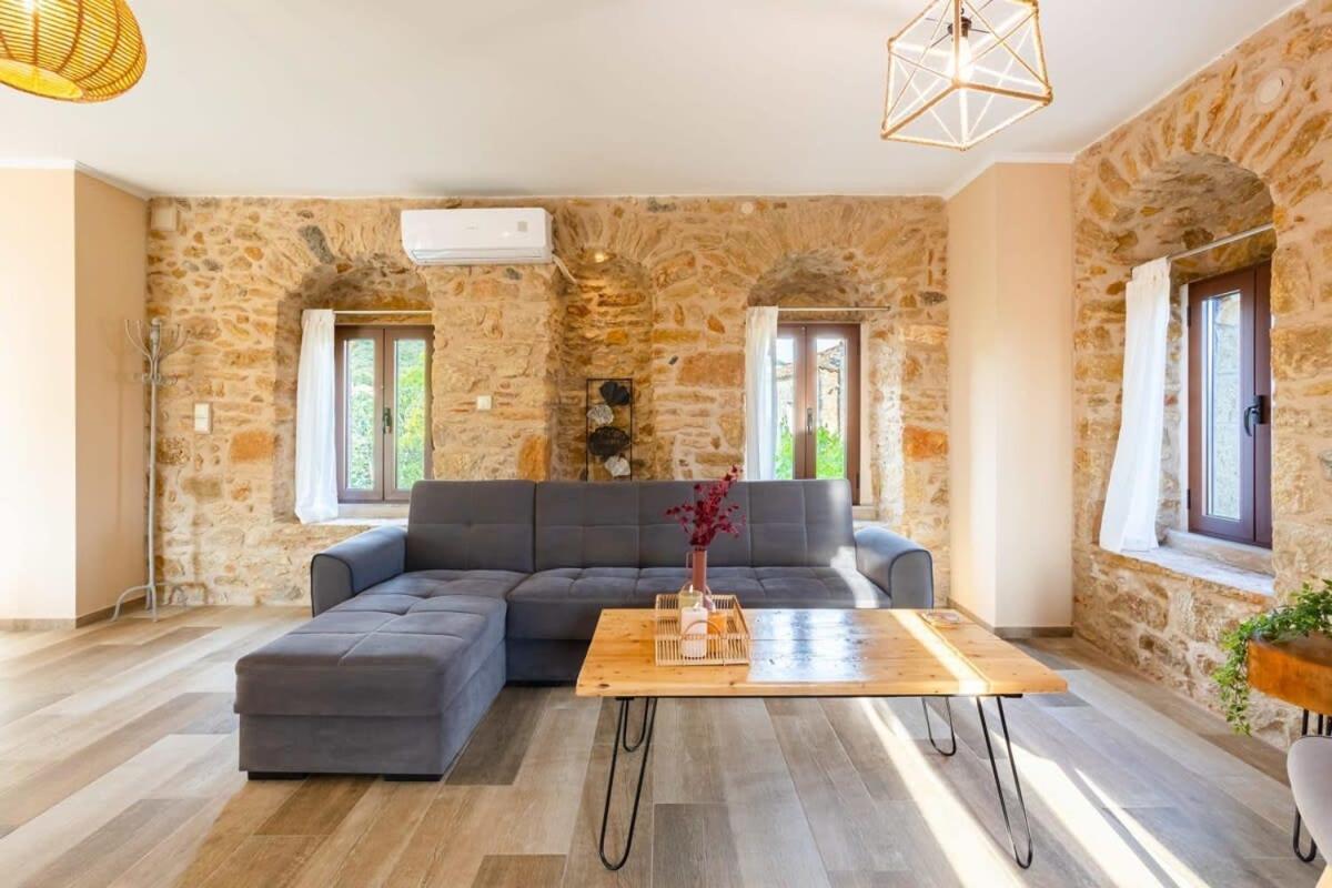 Mantineia Stone Villa-An Ethereal Getaway Megali Mantineia Exterior foto