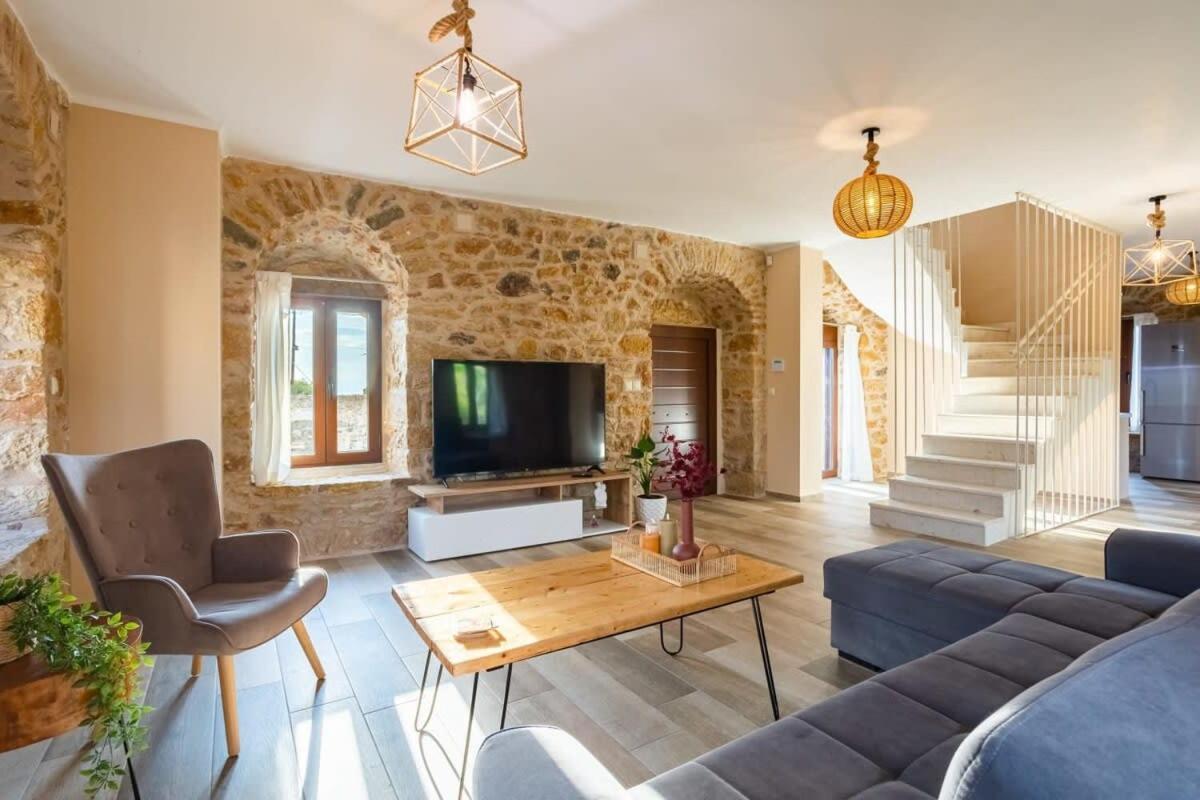 Mantineia Stone Villa-An Ethereal Getaway Megali Mantineia Exterior foto